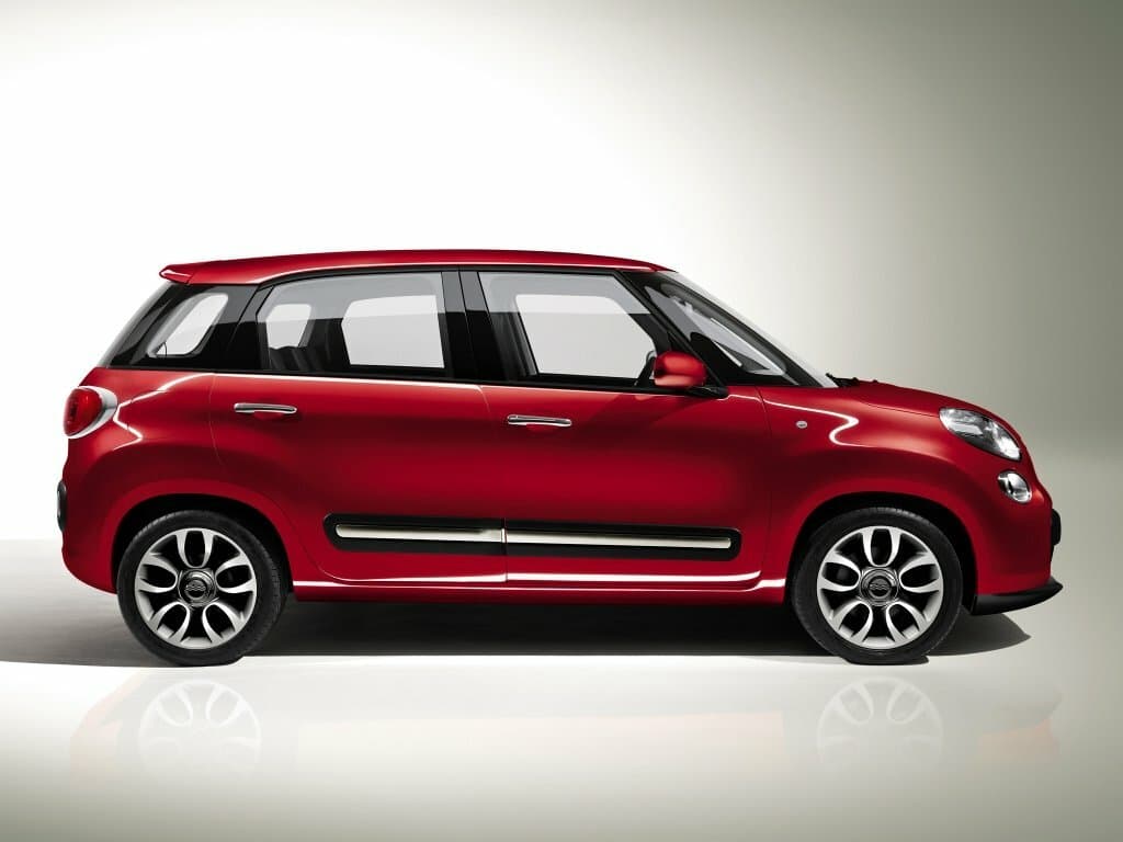 Fiat 500L I — Yandan