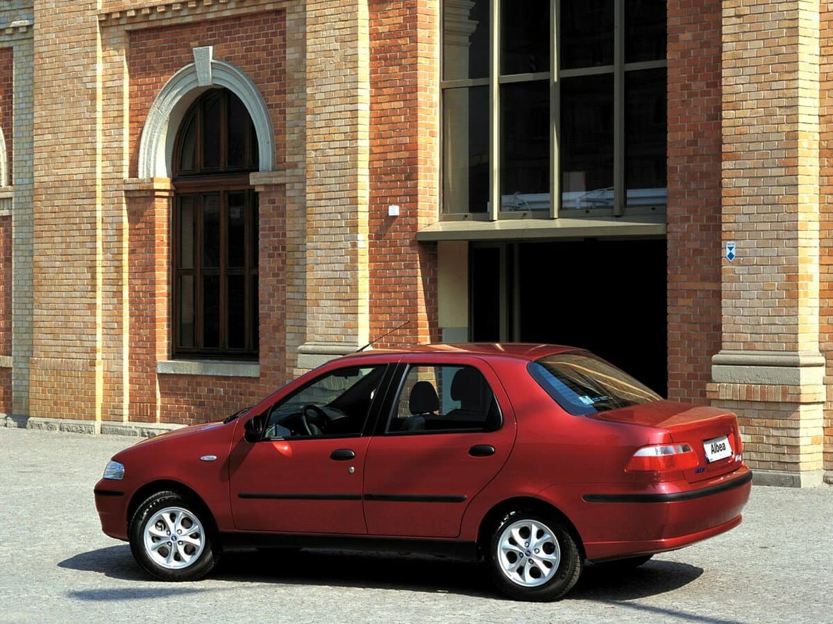 Fiat Albea I — 3/4 arxadan
