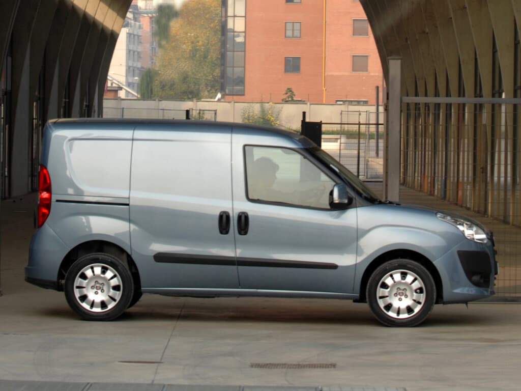 Fiat Doblo II — Yandan
