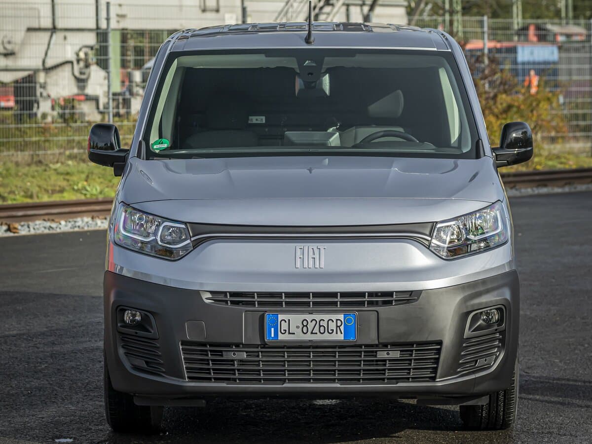 Fiat Doblo III — Öndən