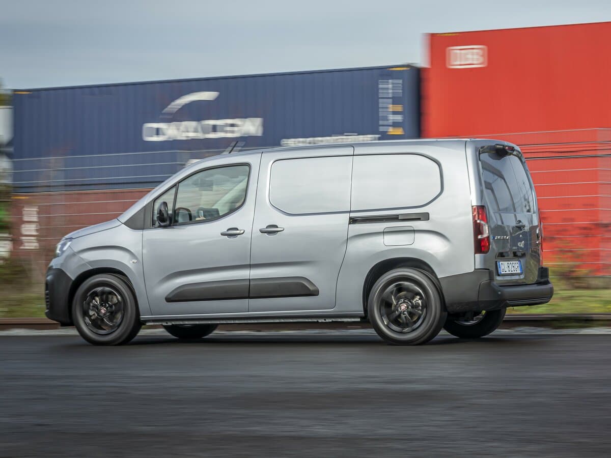 Fiat Doblo III — Yandan