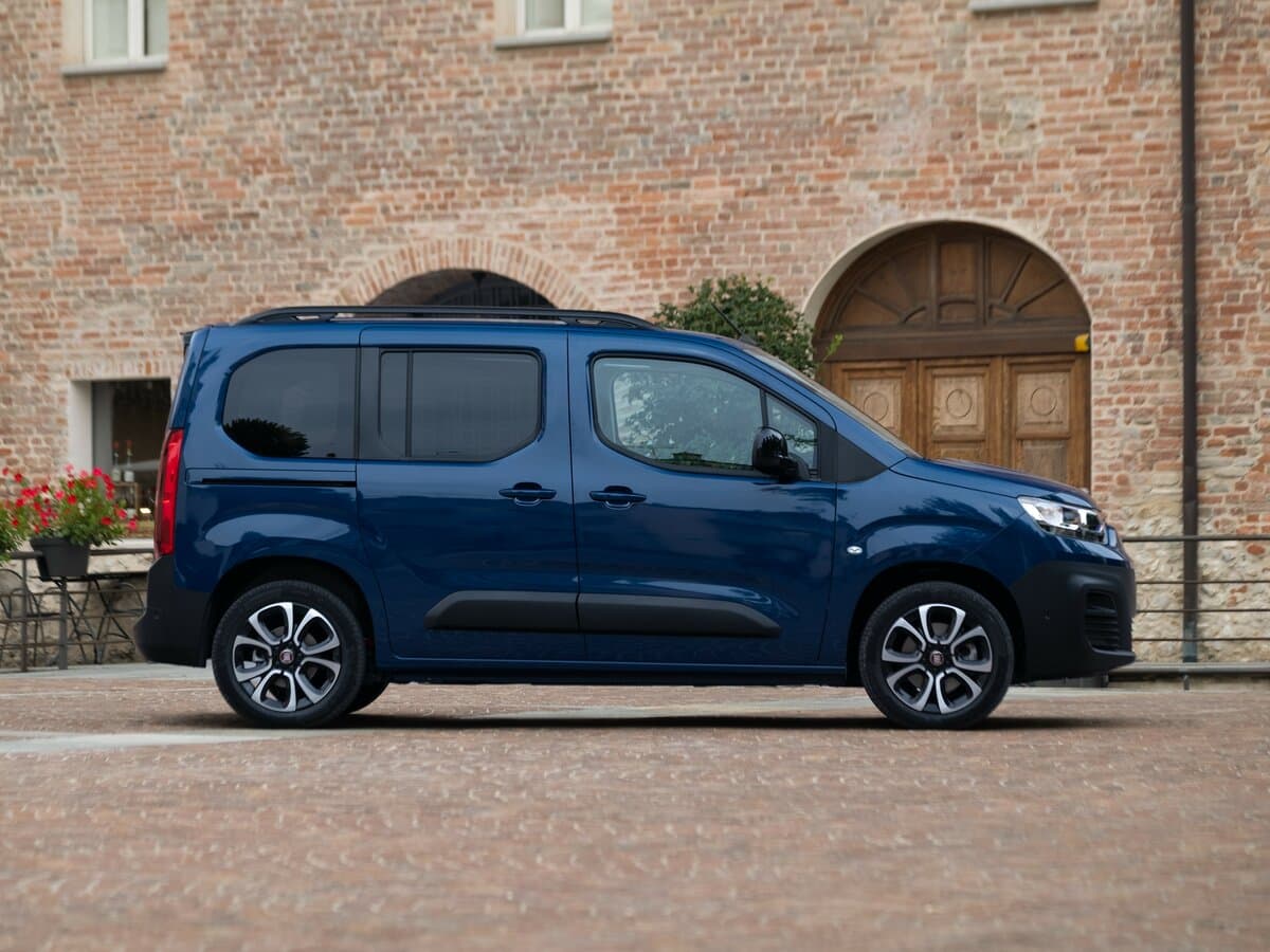 Fiat Doblo III — Yandan