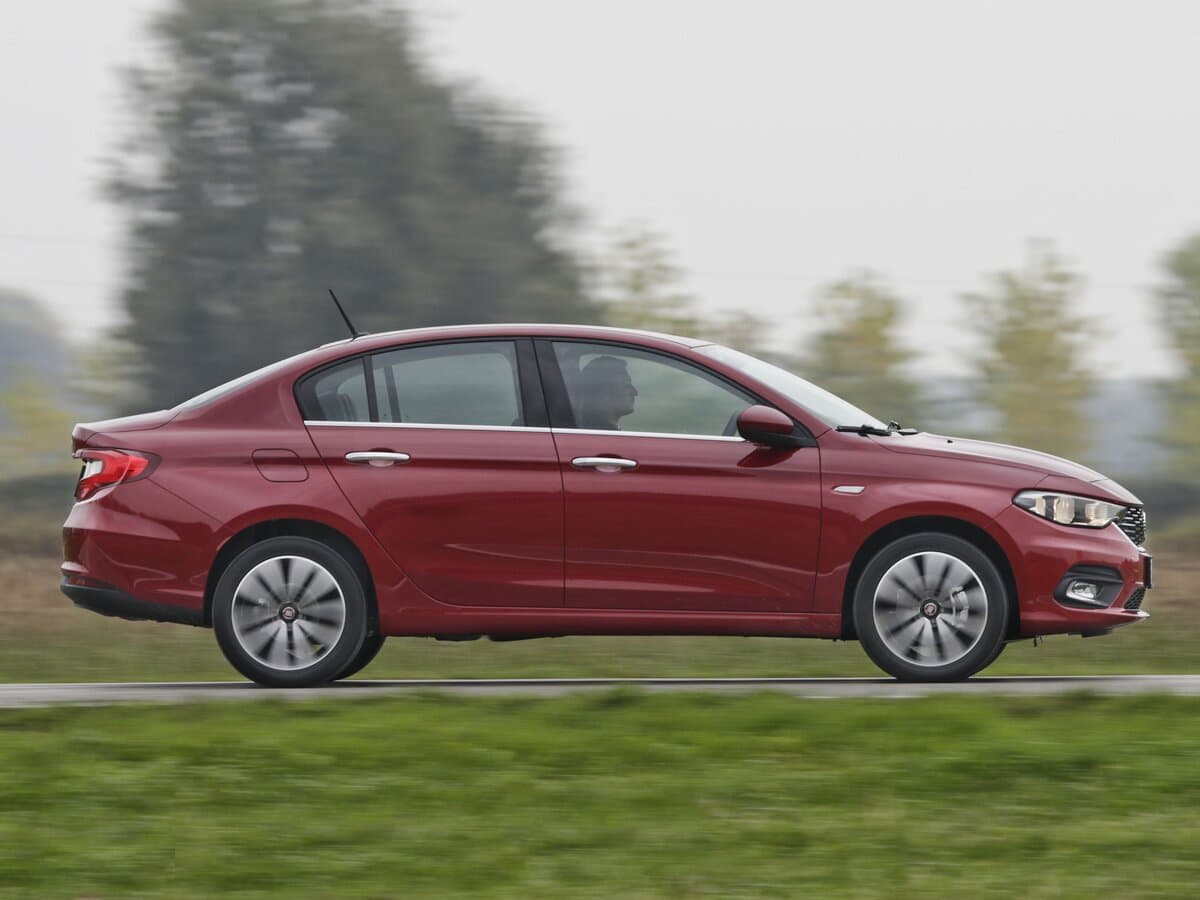 Fiat Egea I — Yandan