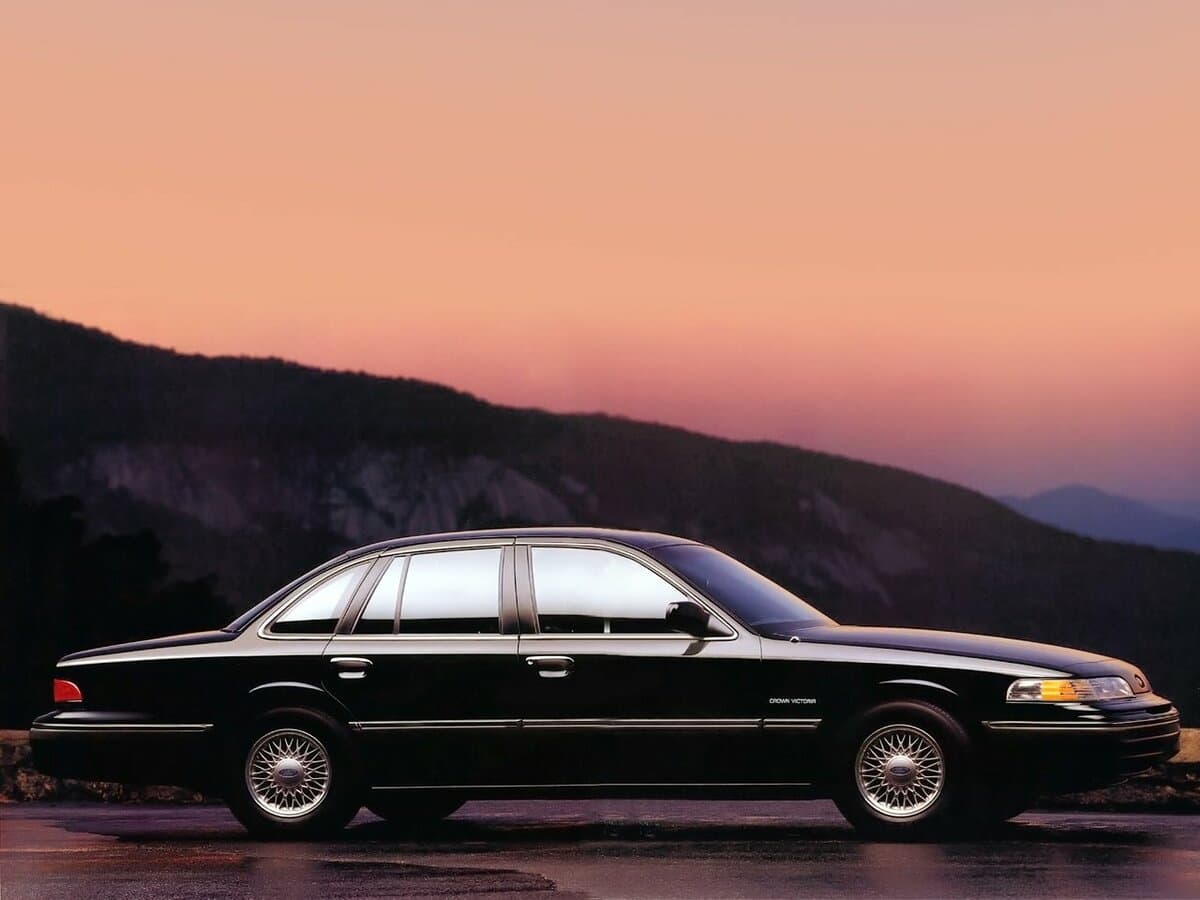 Ford Crown Victoria I — Yandan