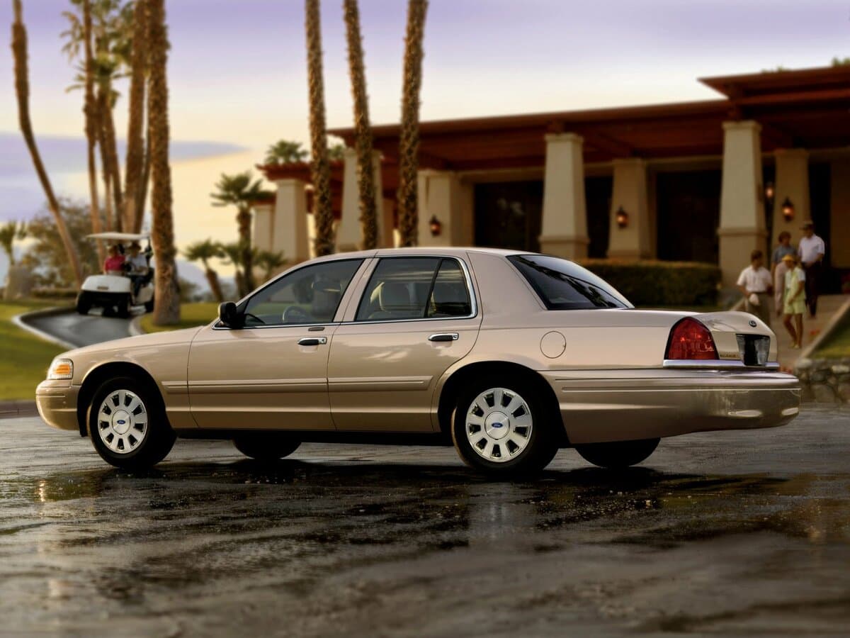 Ford Crown Victoria II — Yandan