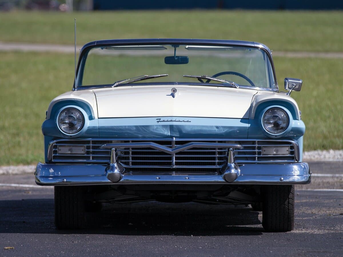 Ford Fairlane II — Öndən