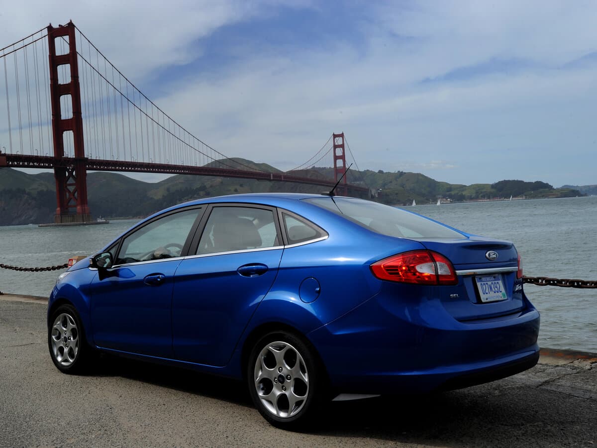 Ford Fiesta Mk6 — 3/4 arxadan