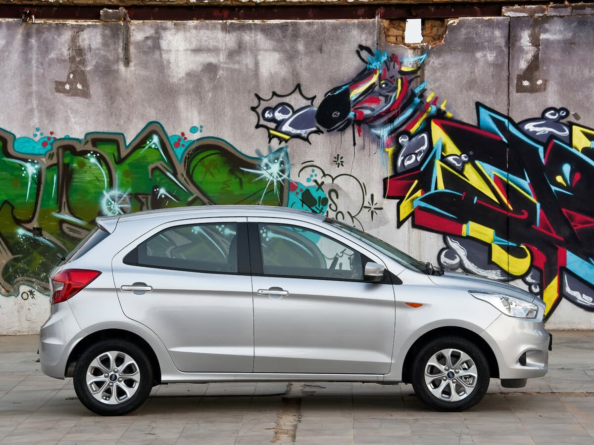 Ford Figo II — Yandan