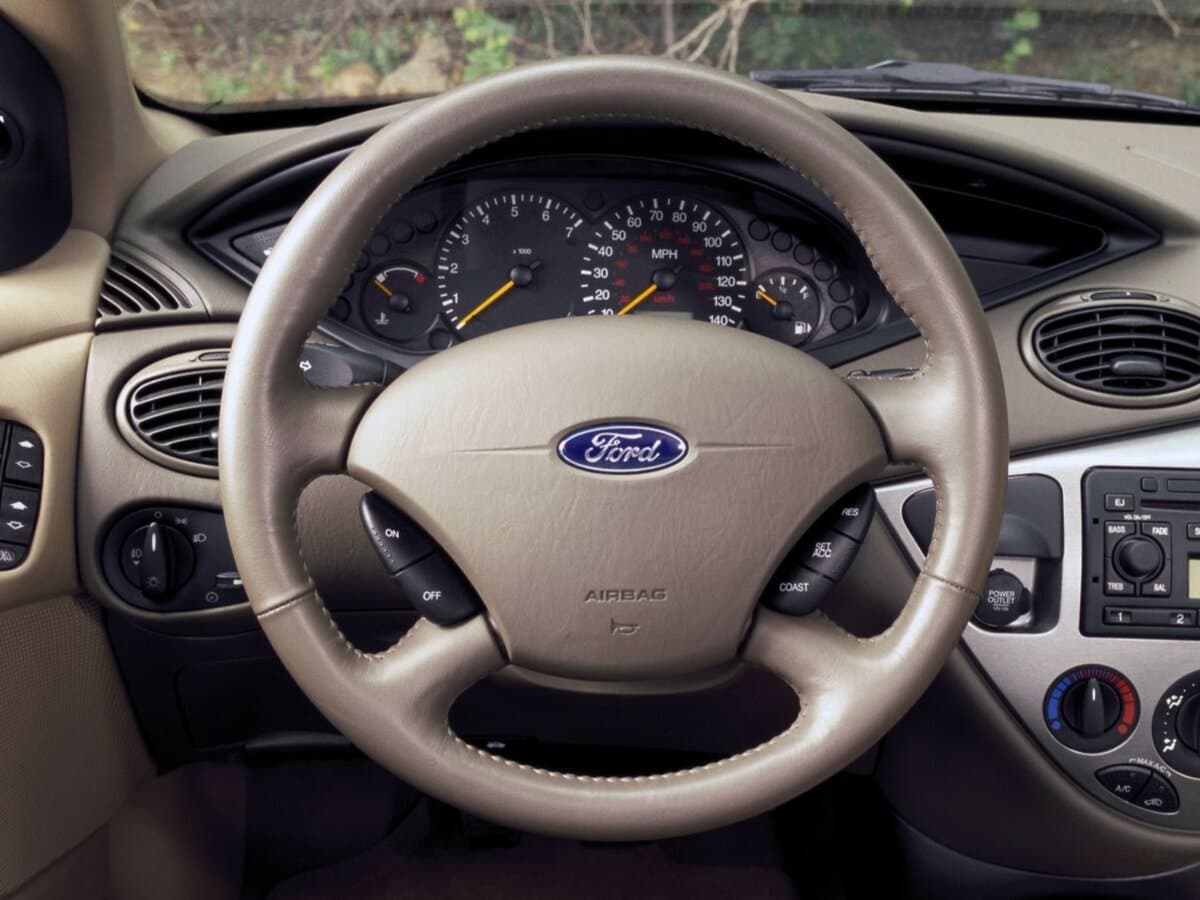 Ford Focus I (North America) — Sükan