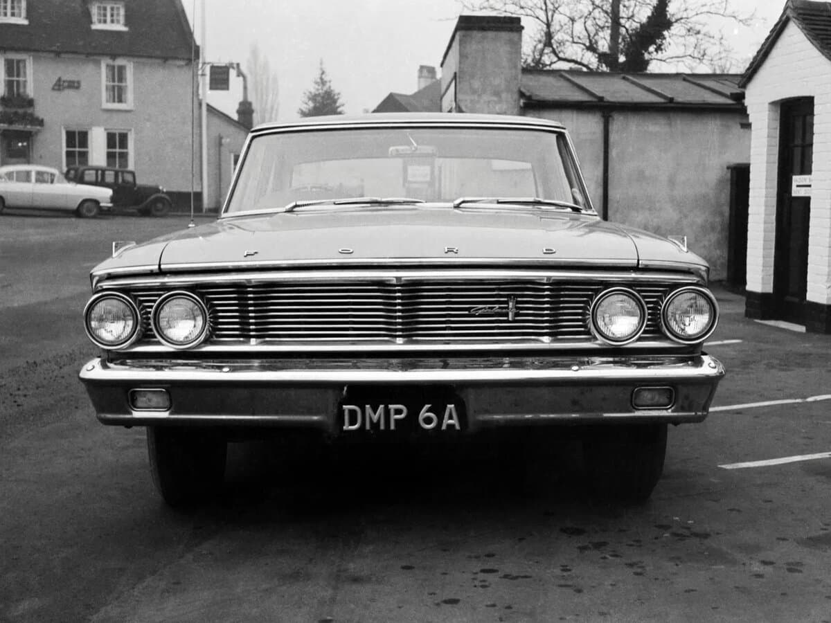 Ford Galaxie II — öndən görünüş