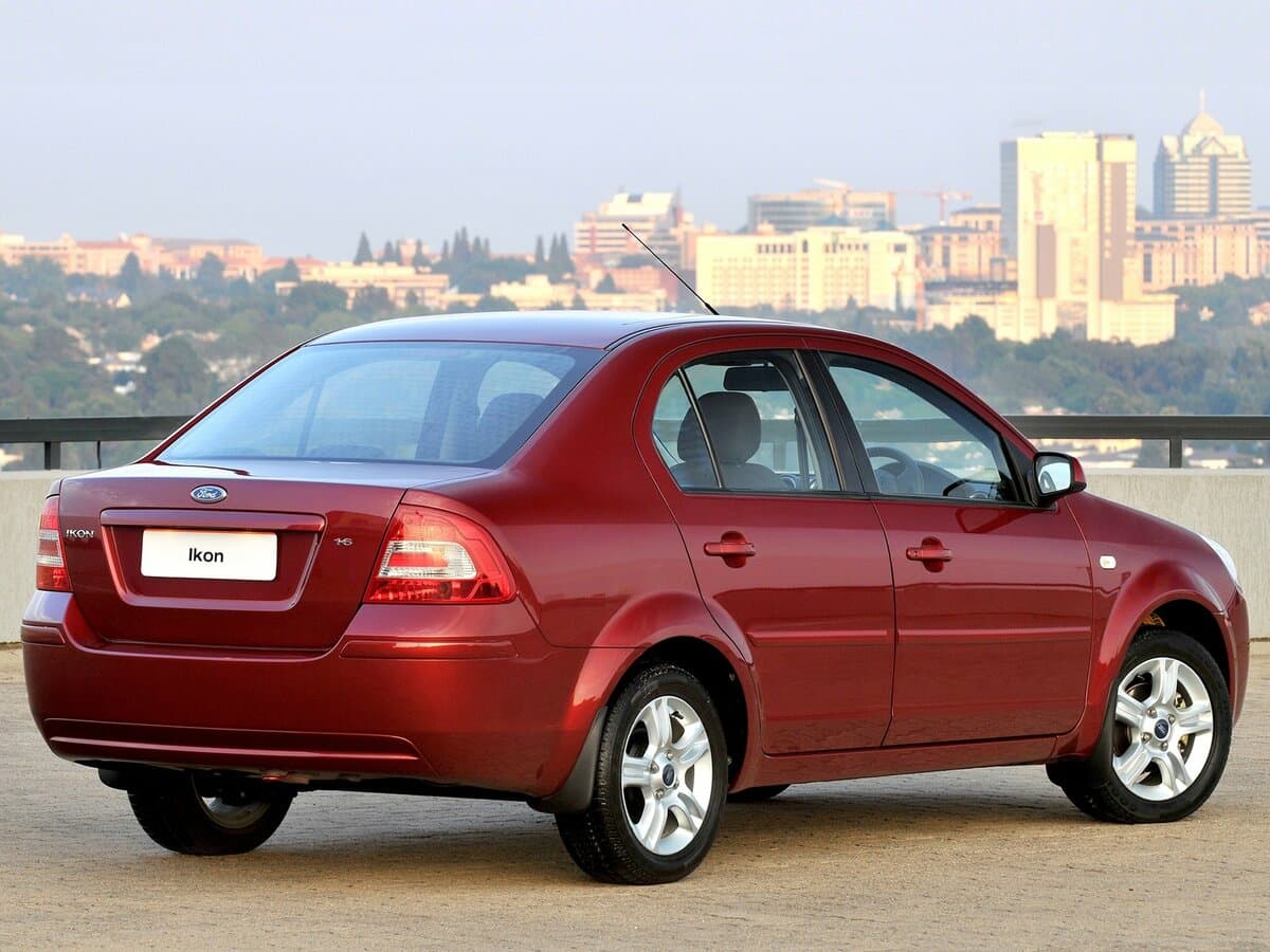 Ford Ikon II — 3/4 arxadan