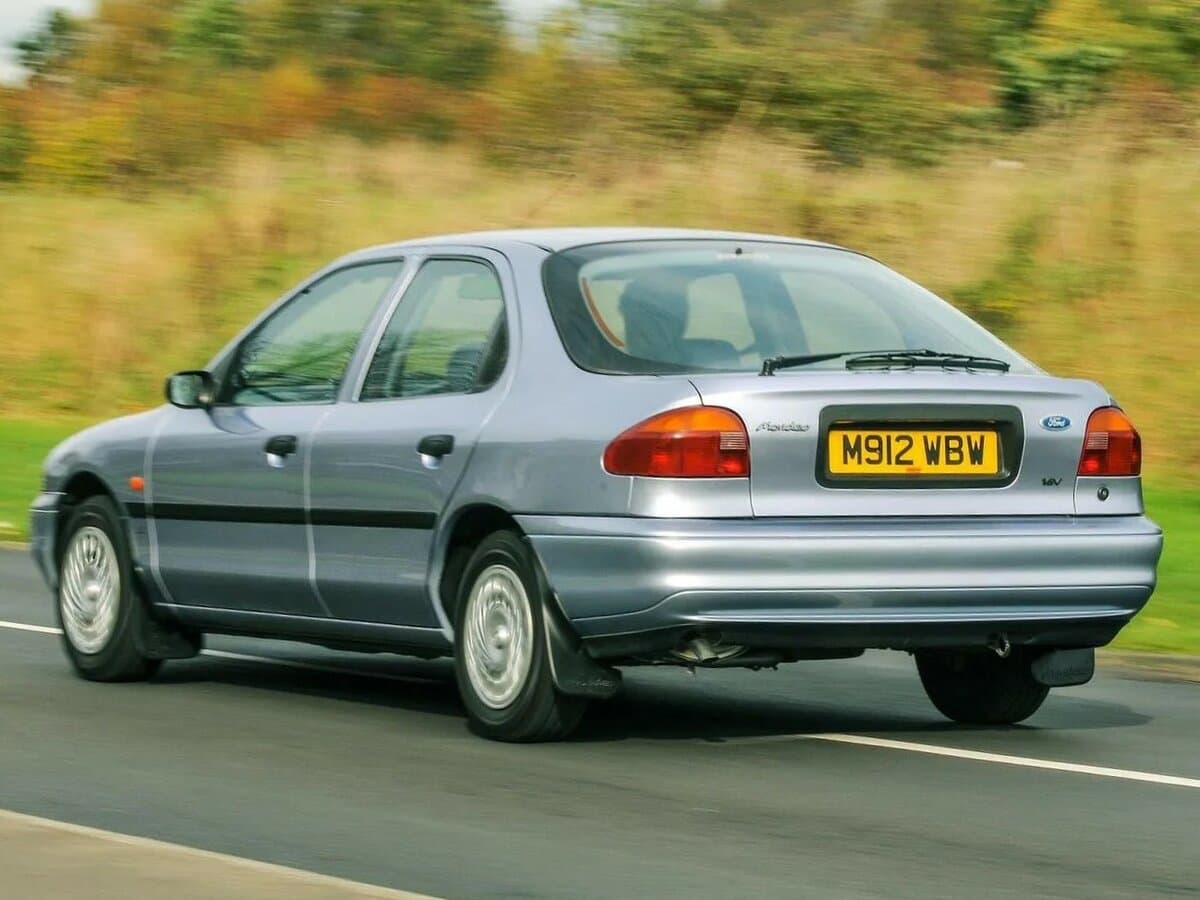 Ford Mondeo I — 3/4 arxadan