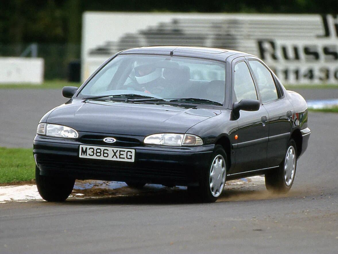 Ford Mondeo I — Öndən