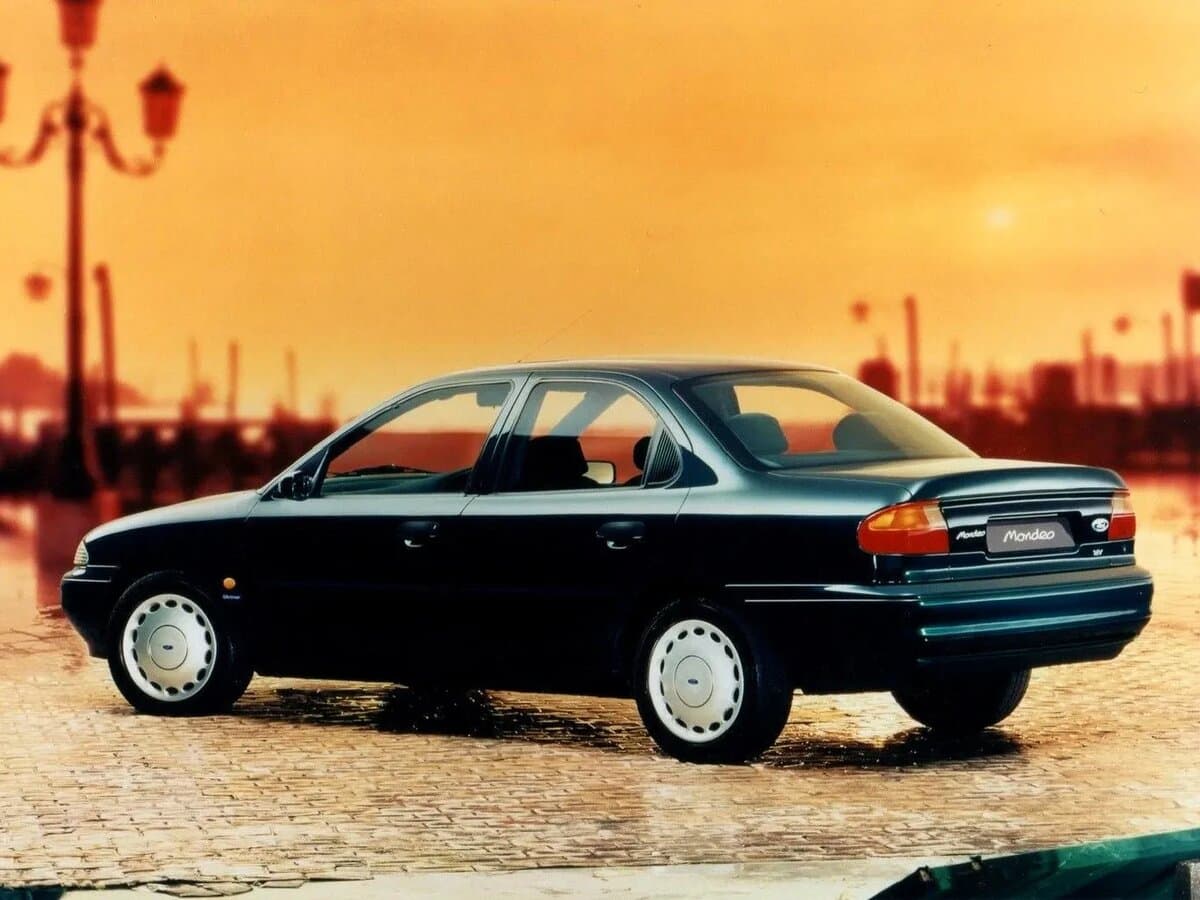 Ford Mondeo I — 3/4 arxadan