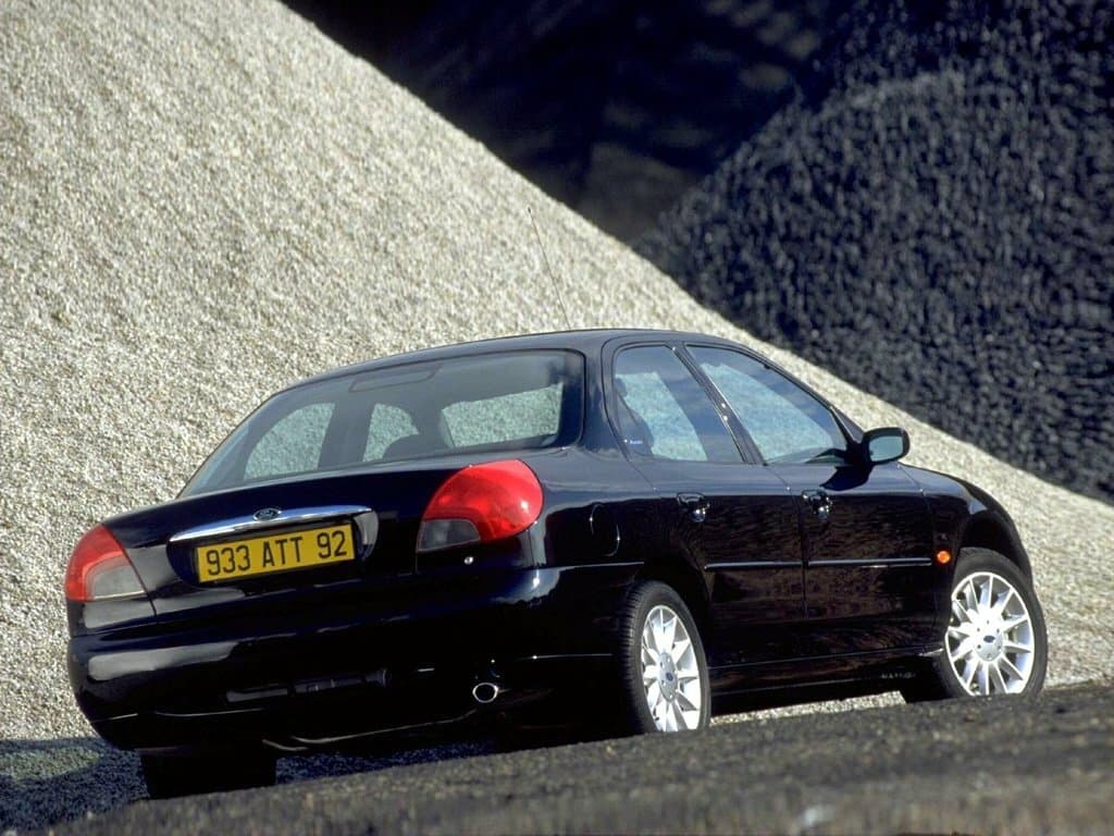 Ford Mondeo II — 3/4 arxadan