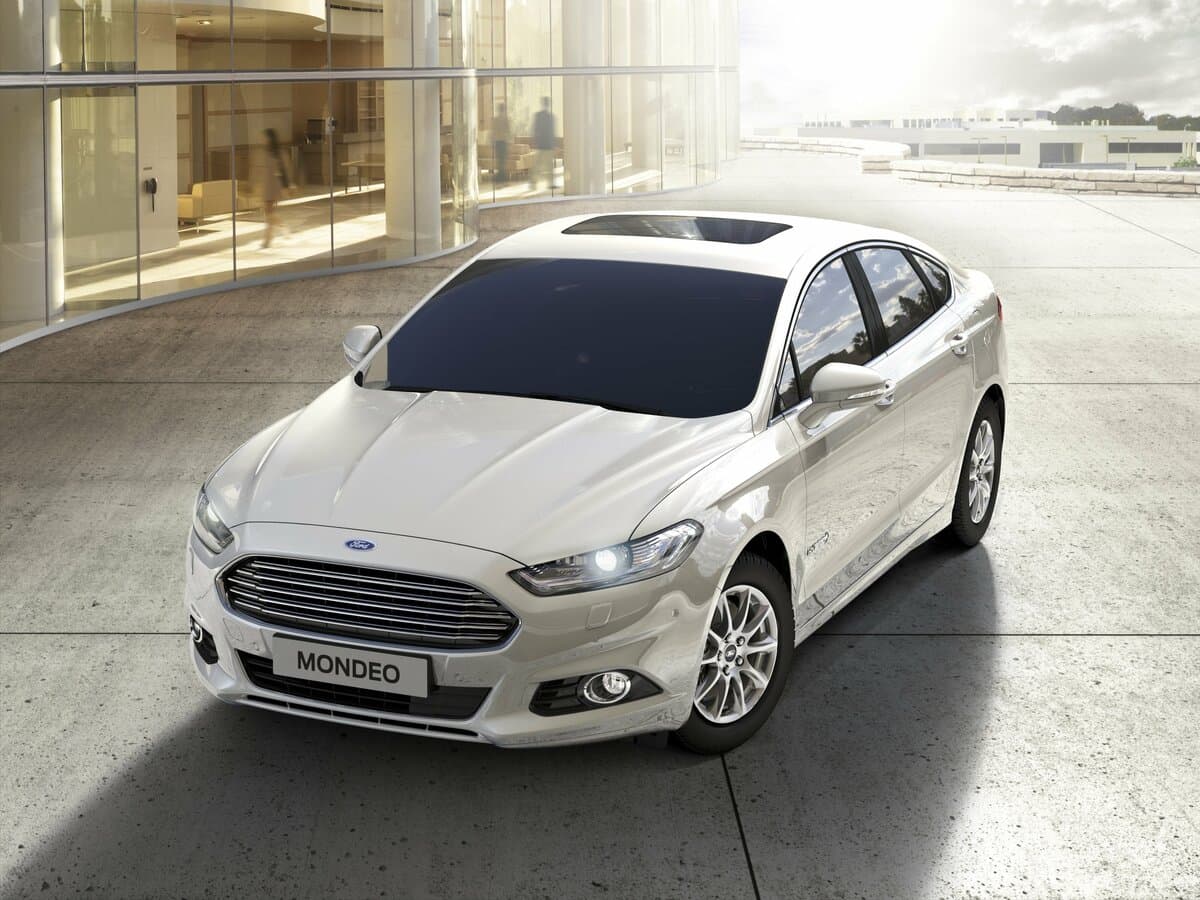 Ford Mondeo V — Öndən