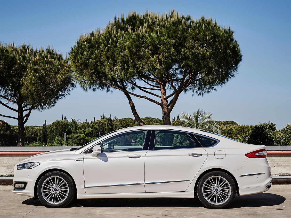 Ford Mondeo V — Yandan