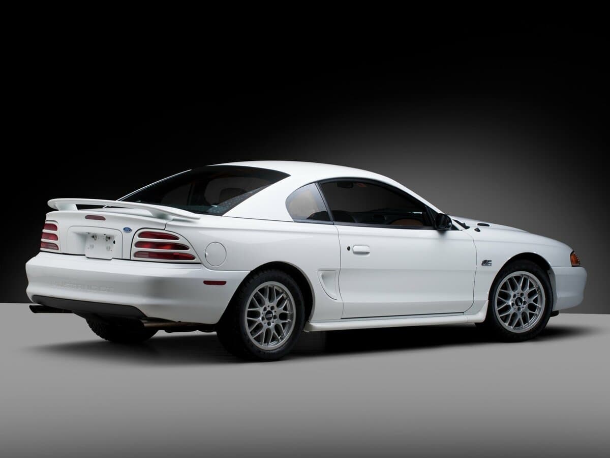 Ford Mustang IV — 3/4 arxadan