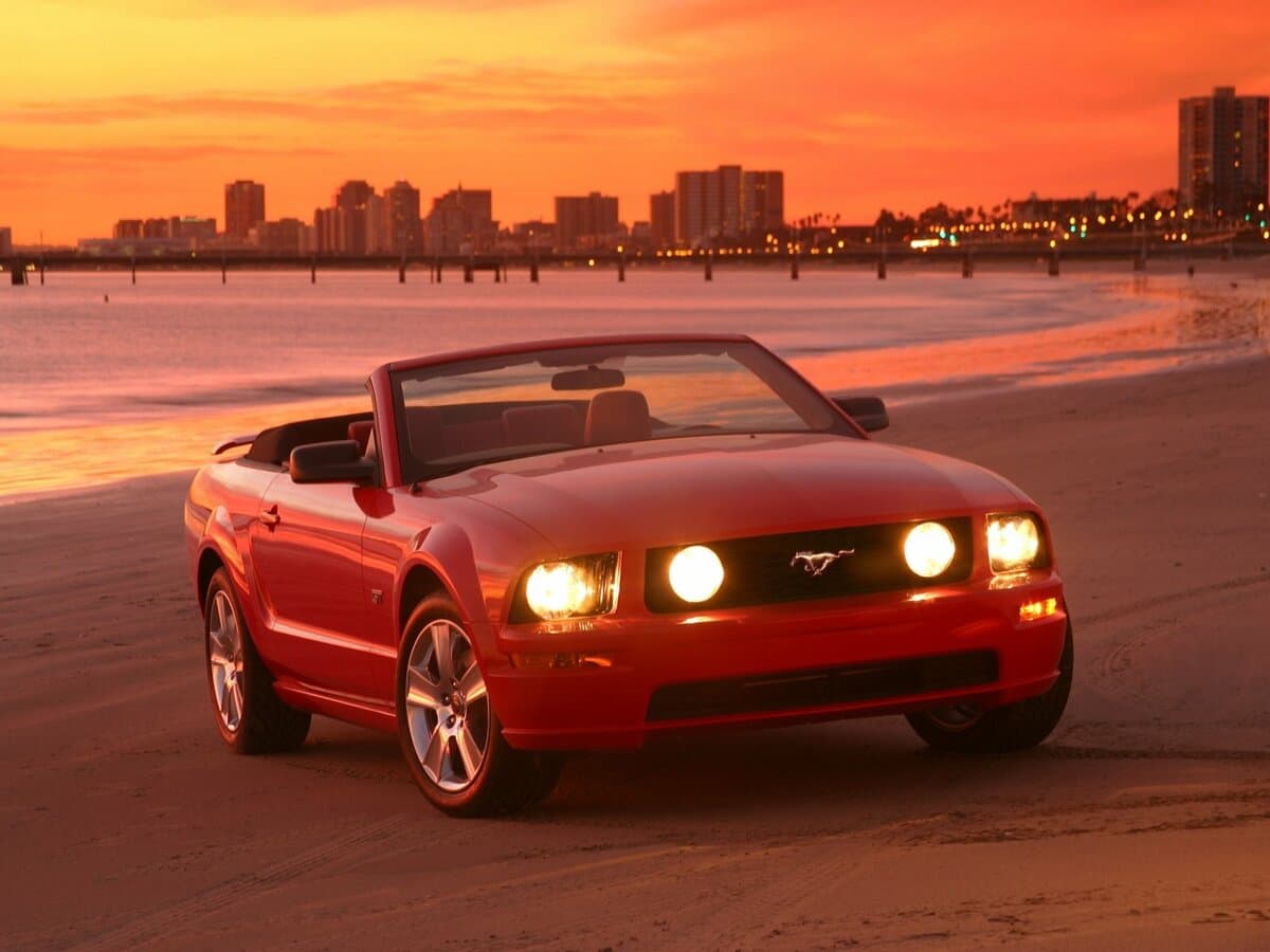 Ford Mustang V — Öndən