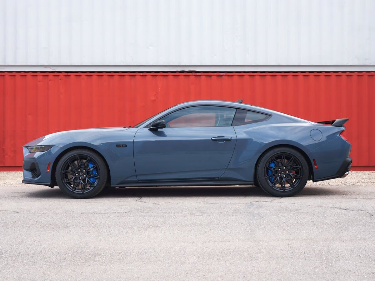 Ford Mustang VII — Yandan