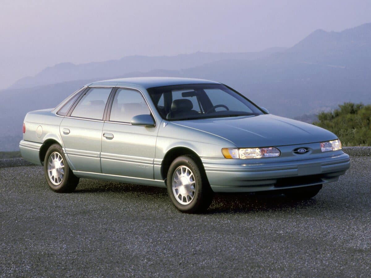Ford Taurus II — Öndən