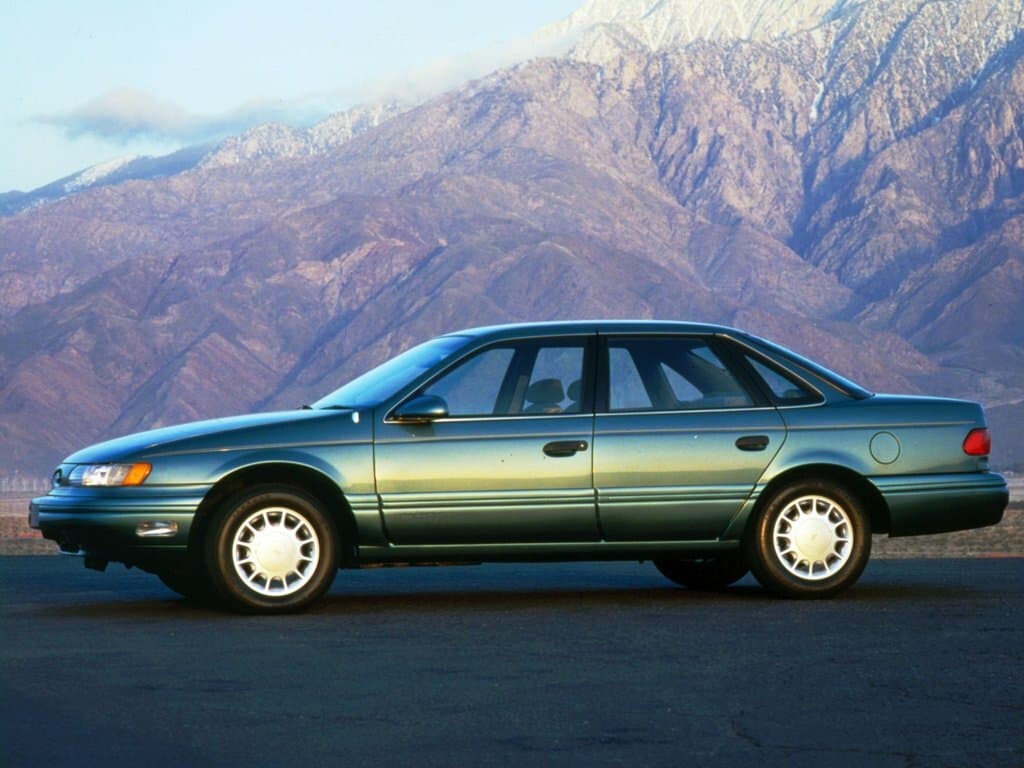 Ford Taurus II — Yandan