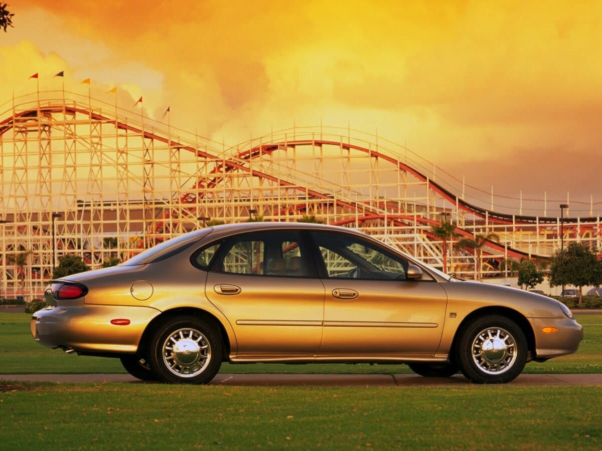 Ford Taurus III — Yandan