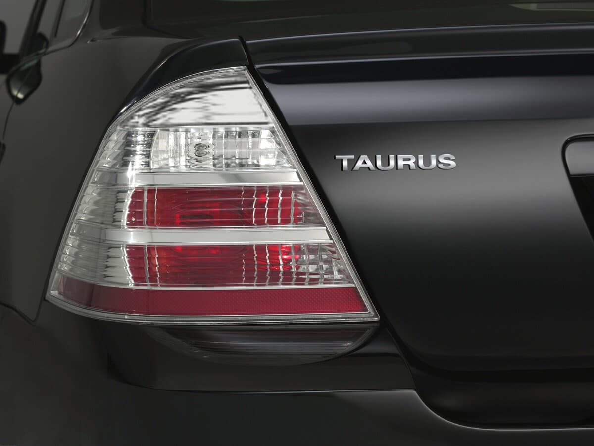 Ford Taurus V — Detal
