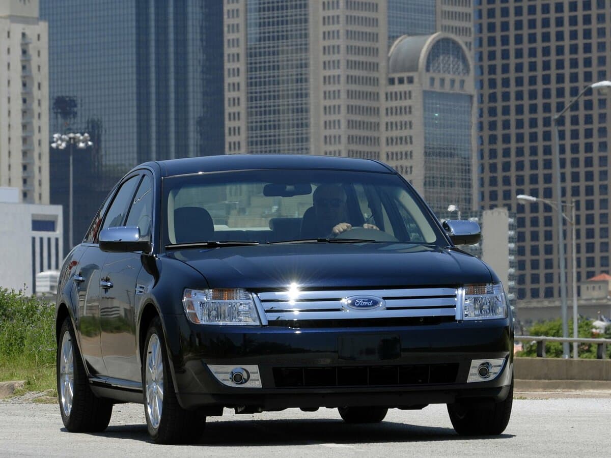 Ford Taurus V — Öndən