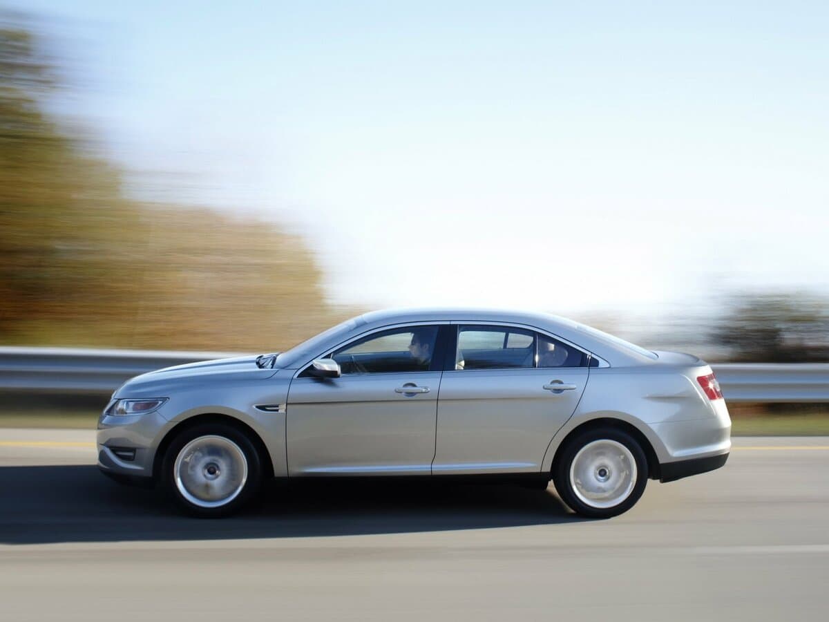 Ford Taurus VI — Yandan