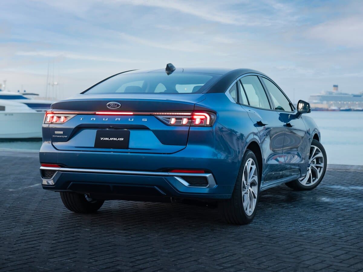 Ford Taurus VIII — 3/4 arxadan