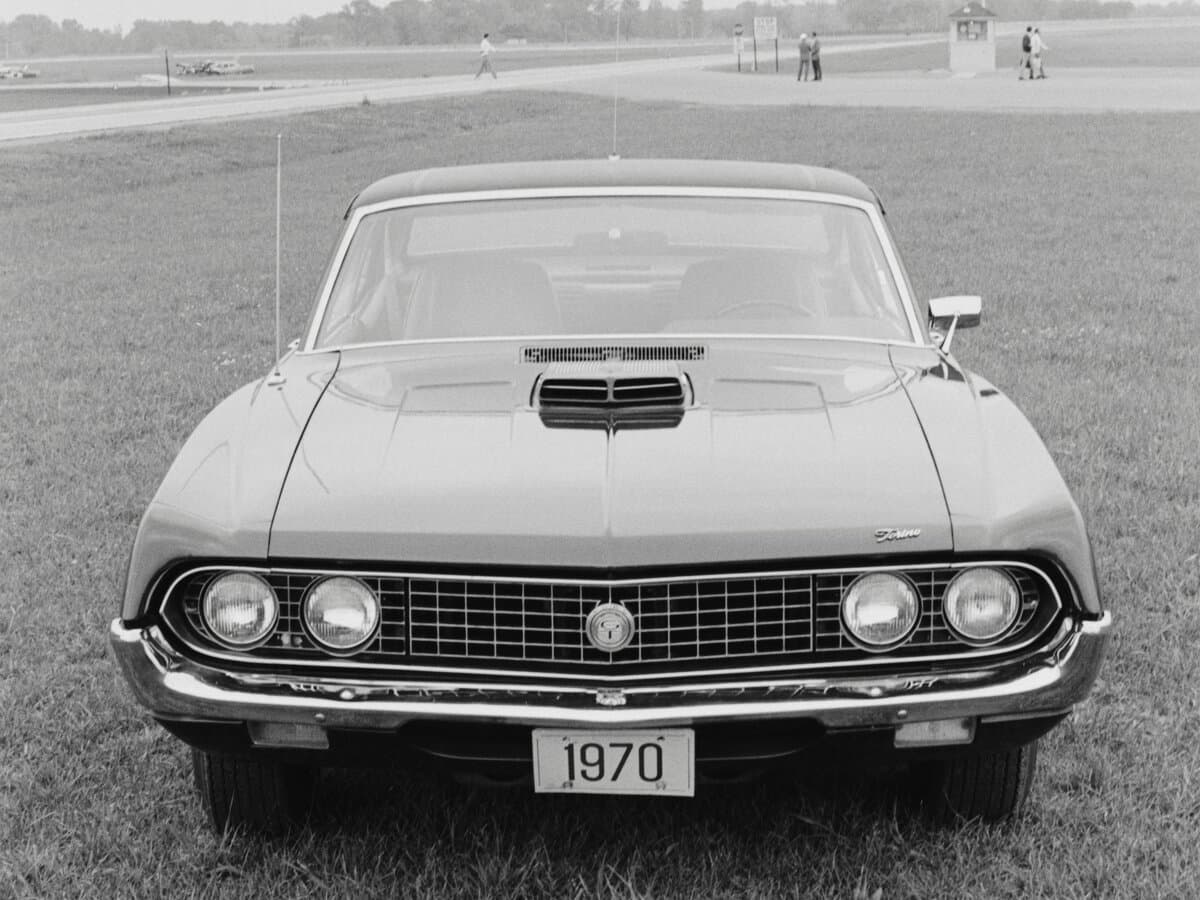 Ford Torino II — Öndən