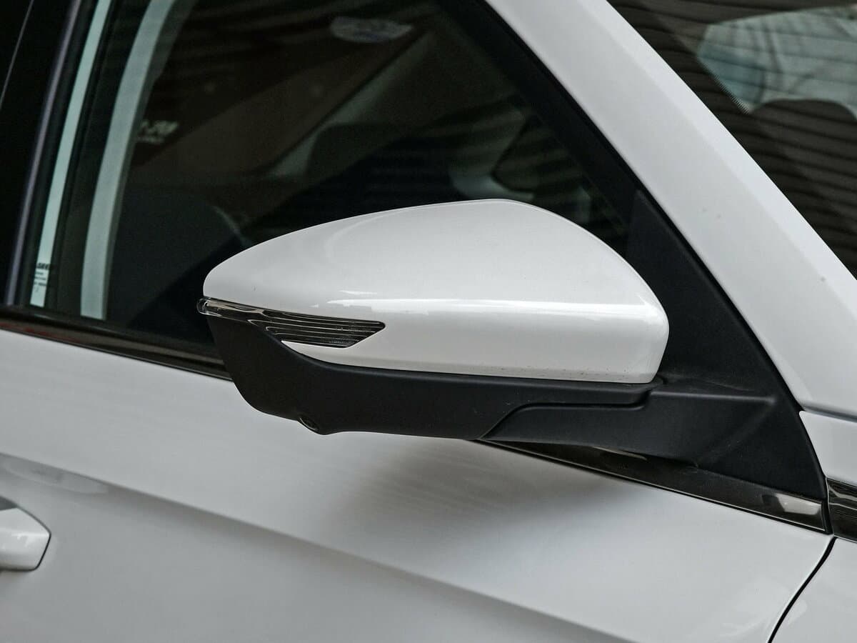 Geely Emgrand II — Yan güzgü