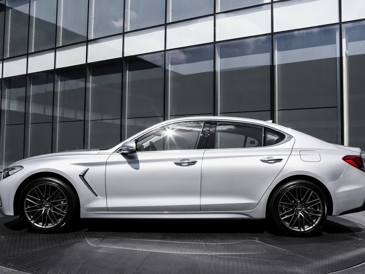 Genesis G70 I — Yandan