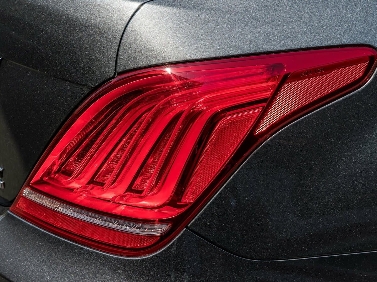 Genesis G90 I — Detal