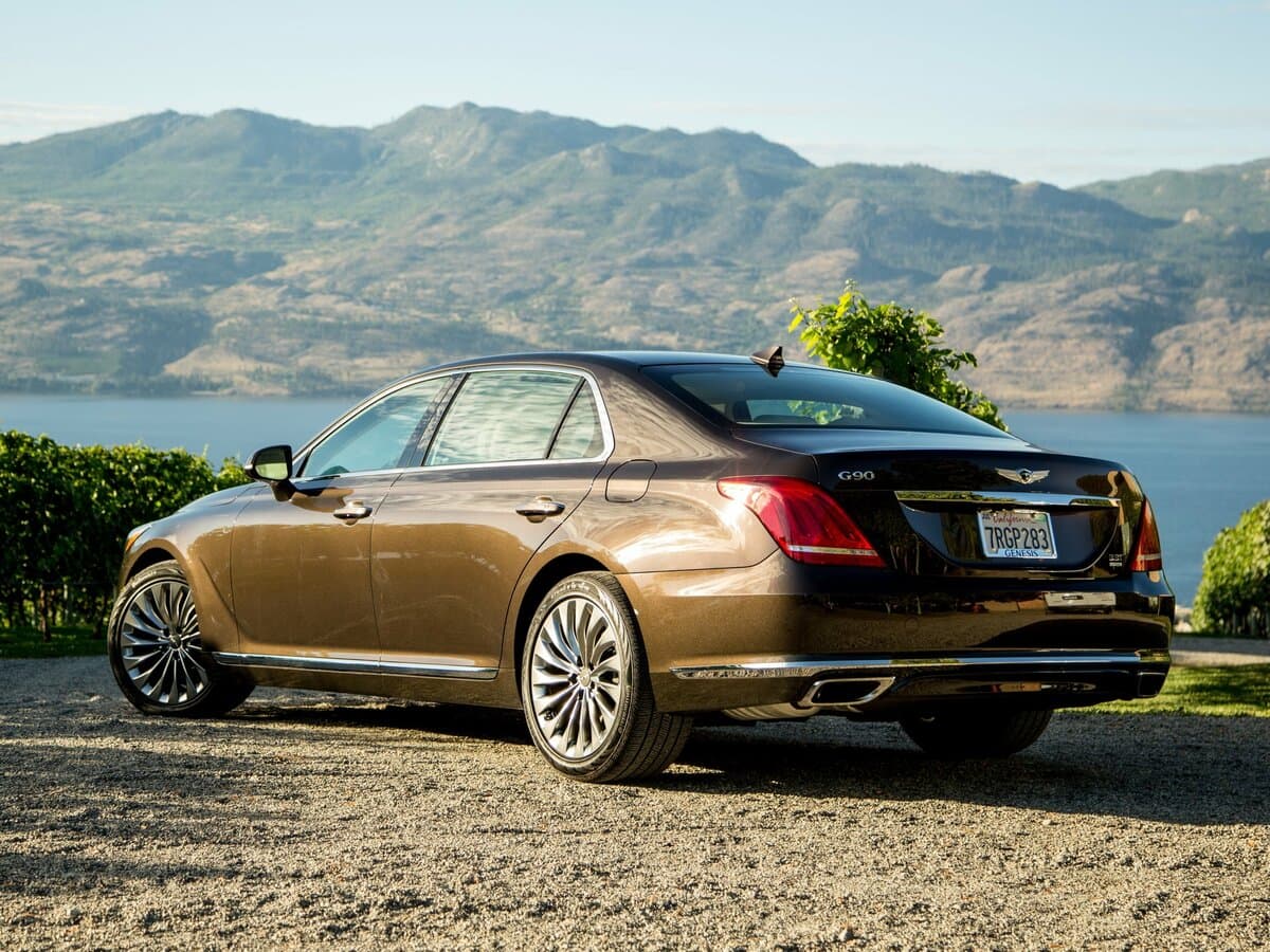 Genesis G90 I — 3/4 arxadan