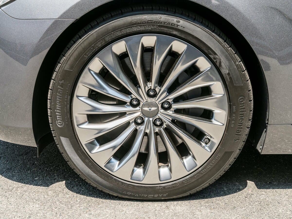 Genesis G90 I — Təkər