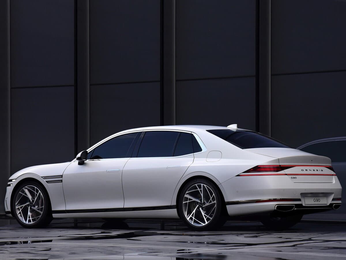 Genesis G90 II — 3/4 arxadan