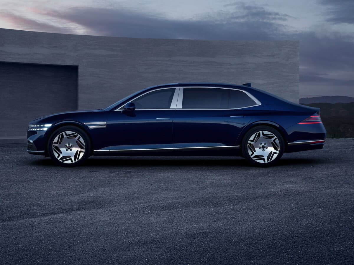 Genesis G90 II — Yandan