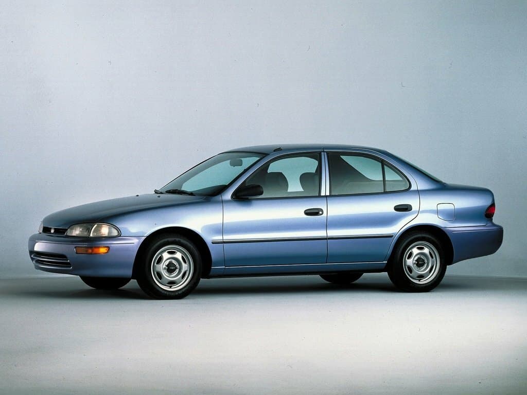 Geo Prizm II — Yandan