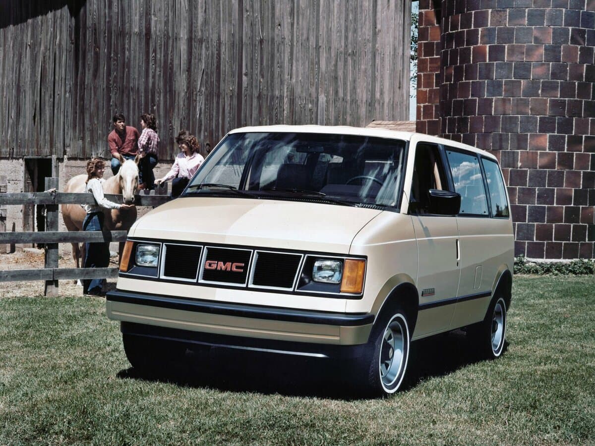 GMC Safari I — öndən görünüş