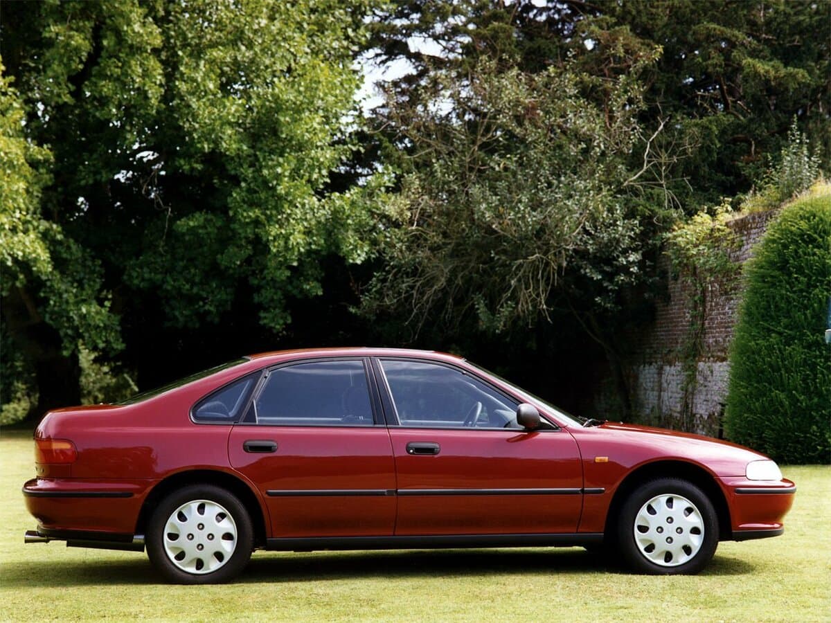 Honda Accord V — Yandan