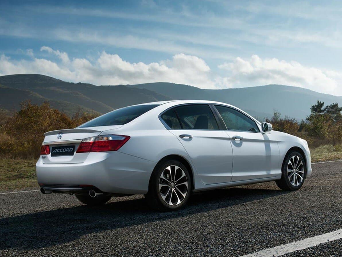 Honda Accord IX — 3/4 arxadan