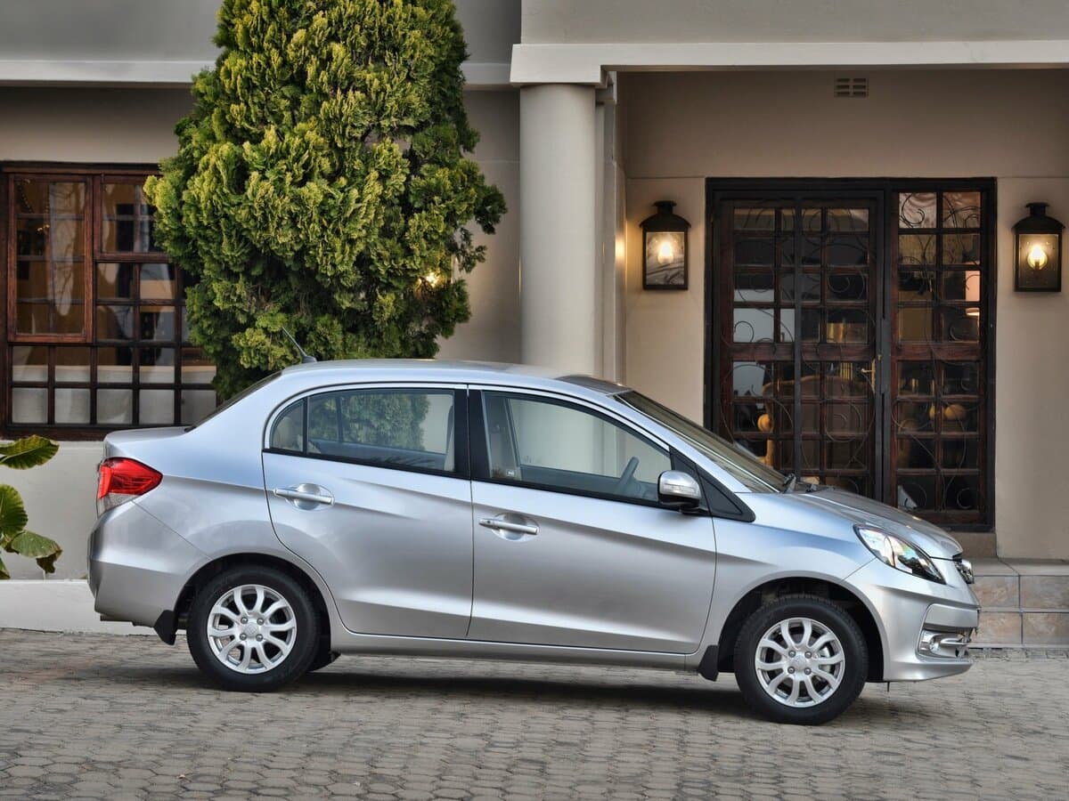 Honda Brio I — Yandan