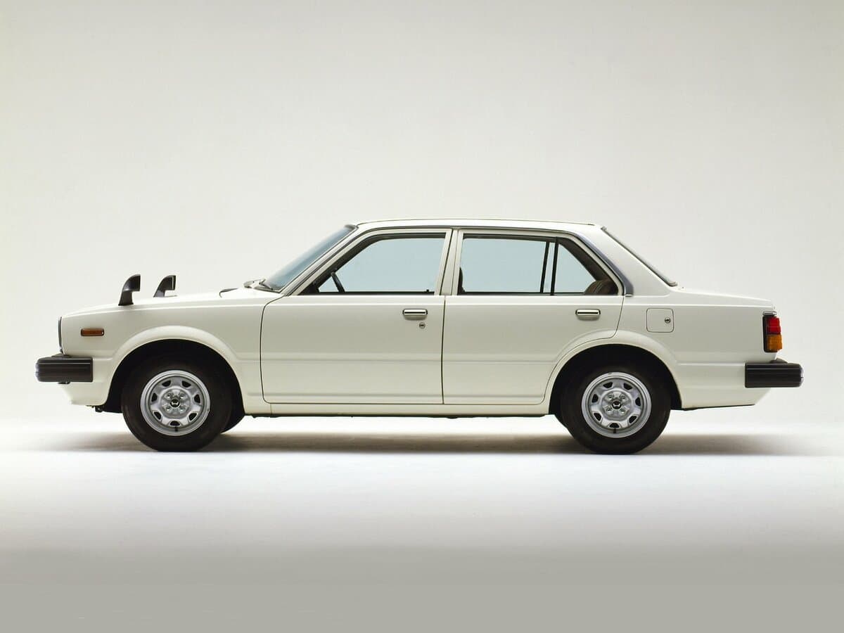 Honda Civic II — Yandan