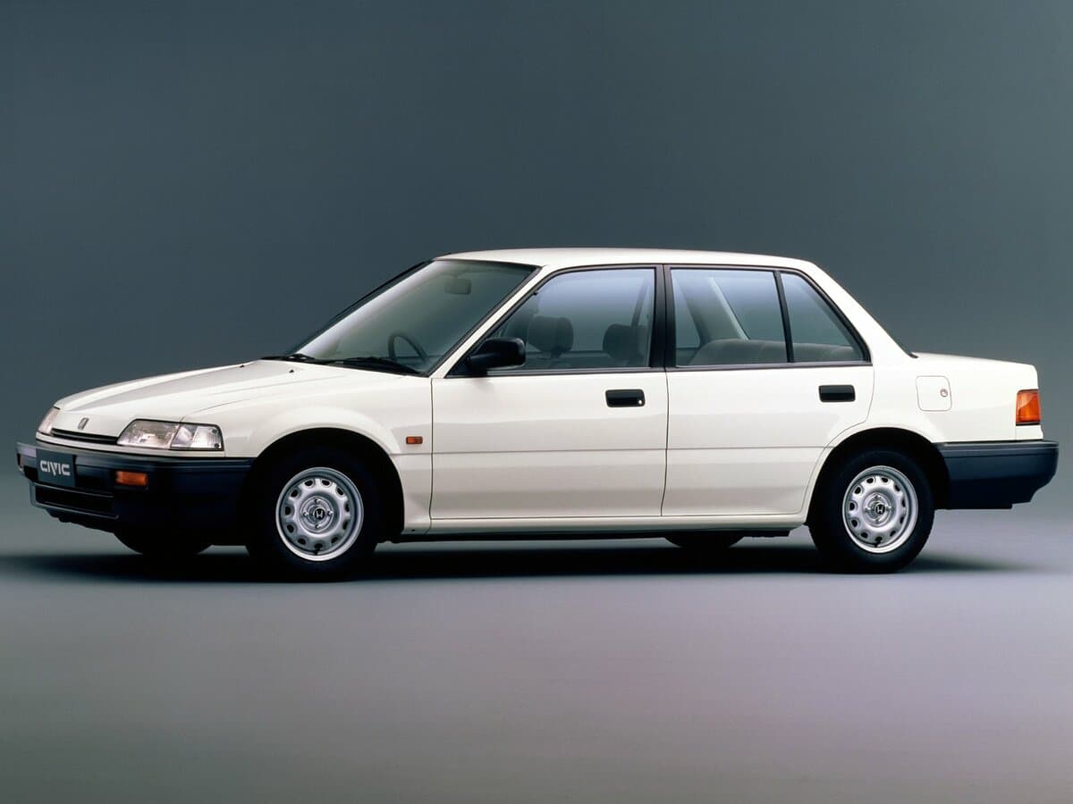 Honda Civic IV — Yandan
