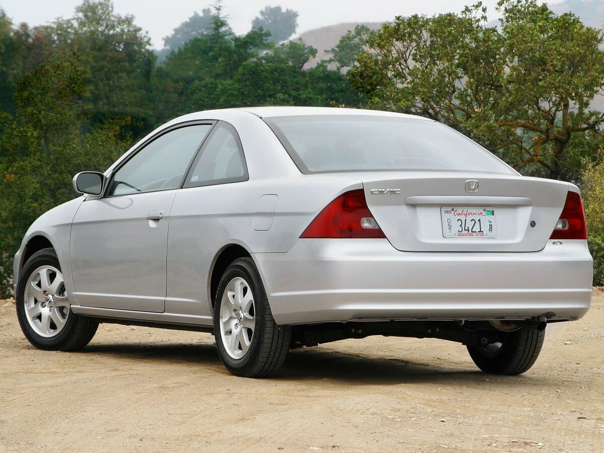 Honda Civic VII — 3/4 arxadan