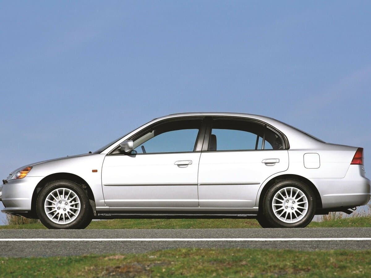 Honda Civic VII — Yandan