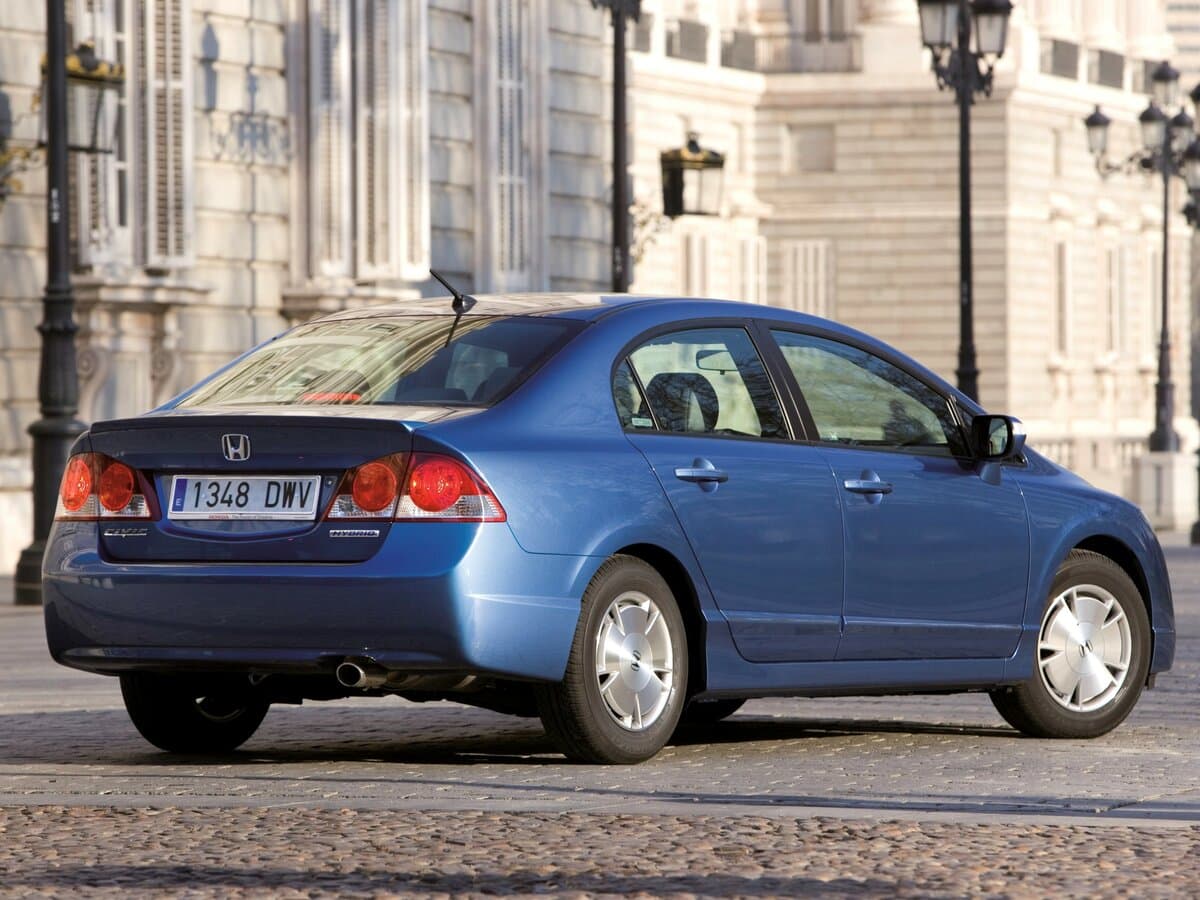 Honda Civic VIII — 3/4 arxadan