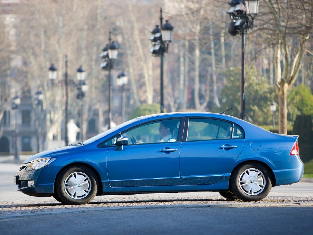 Honda Civic VIII — Yandan